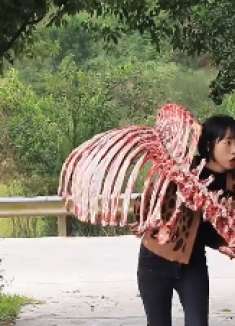 容麽麽说我买了光骨头回来，卤出来肉还很多，吃起巴适得很