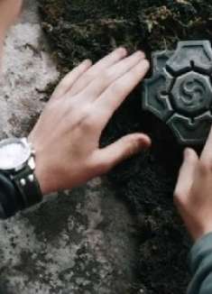 小伙得到一块神奇石头，却不小心唤醒了，沉睡千年的岩石巨人