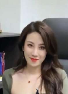 搞笑视频：美女老板周日单独叫我加班，还说要给我惊喜，这？