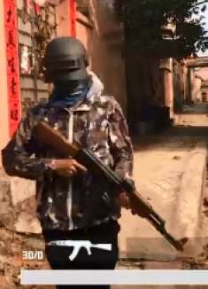 绝地求生真人版:玩家上演摩托车追逐战,刺激程度堪比速度与激情