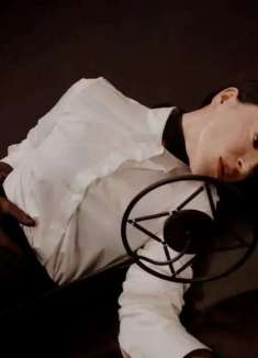 21 世纪最佳吉他手，拍了一支失火的 MV