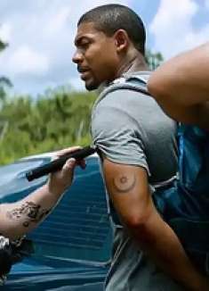 警察故意撞倒骑行黑人，不料他们竟惹上了大麻烦！