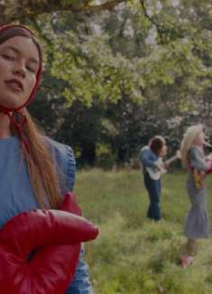 分手歌曲 MV 还能这么拍？Wet Leg 新单「Wet Dream」