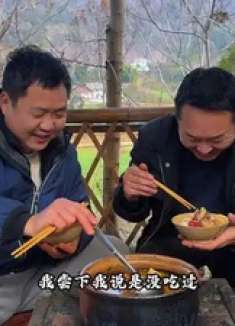 牛腩烧风干鸡，小火慢炖一个半小时，大哥都说好吃