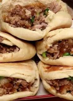肘子肉夹馍：香软烂糊肥不腻，大口吃才过瘾