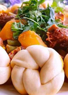 冬天天冷，来一锅鸭腿焖花卷，一锅出来啥都有了，营养好吃又暖和