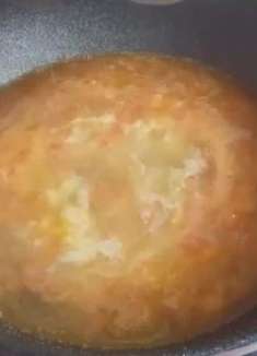 西红柿鸡蛋汤看起来简单，原来也有窍门，这样做才原滋原味