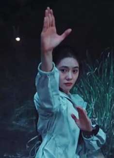 小偷遇着美女练家子，这回有好戏看了