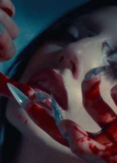 极致魅惑，网红歌手大尺度演绎「蛇女」