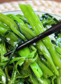 大暑节气，教你炒蒜蓉空心菜，翠绿不发黑，鲜嫩清爽，好吃！