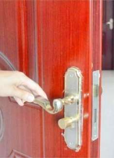 睡觉时，卧室门敞开着好还是关着好？不是迷信！快提醒家人，留心