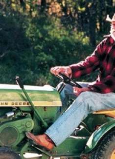 真实事件改编，73岁老人为见亲人一面，驾驶割草机走了371公里