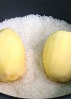 煮饭的时候扔两个土豆在锅中，头一次见这做法，出锅真是太美味了