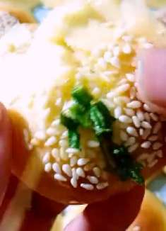 一款超简单的葱香小面包，咸香松软，每次都吃不够