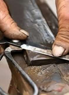 剪刀钝了不要扔，教你一绝招，立马比新的还锋利，学到就是赚到！