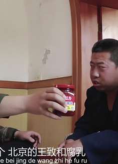 超级搞笑:菜一上桌,一个一个给介绍