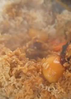 卧床在家吃个排骨焖饭补充能量吧！