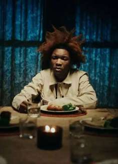 心碎歌谣里的爱情，仍在反复拉扯