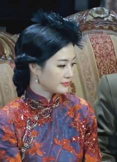 鬼子看上歌女，哪料歌女是个超级特工，下秒让他命丧黄泉！