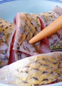 冬天要多吃鱼，教你新吃法，鱼肉鲜嫩营养又下饭，吃一次就忘不了