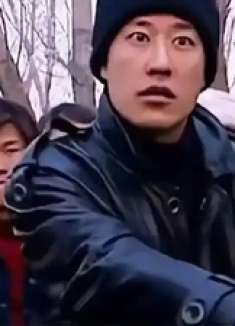 小混混拦路收取保护费，却遇到新上任的局长