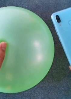 把手机放在气球上，真是太聪明了，一年能省下几百元，涨知识