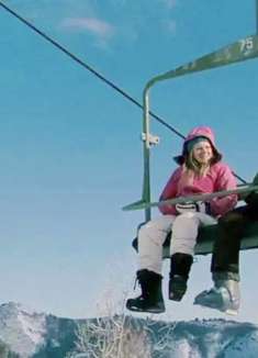 三个人逃票坐上缆车，最后被困在80度冰冷的高空，惊悚片！