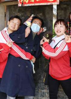 短剧：欢欢把别人当成自己的爸爸，结果闹出大乌龙！太搞笑了