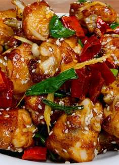 鸡翅不要总是红烧了，教你年夜饭做法，出锅麻辣香脆，越吃越过瘾