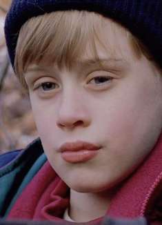 因为母亲偏爱弟弟妹妹，熊孩子将母亲推下悬崖，惊悚片