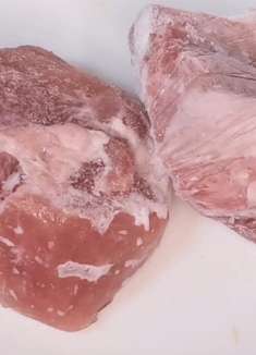 解冻肉到底用不用水泡？肉店老板教我一招，5分钟解冻和新鲜一样