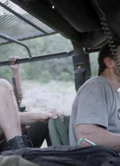 地质灾难：荒野求生！电流直击地面，小伙竟能淡定开车，真猛