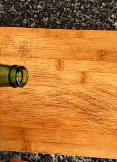 菜板脏难清洗？撒点它在上面擦一擦，瞬间变得干净又明亮