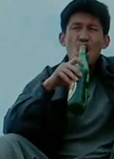 无路可逃：通缉犯夜间抢劫又动枪，一不小心名字被暴露