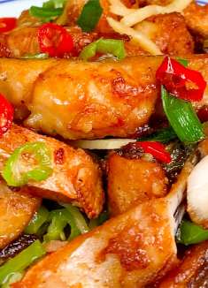 鲈鱼别总是清蒸了，教你一个新做法，用料简单，下酒又下饭