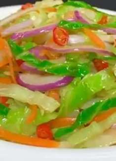 包菜搭配洋葱，太好吃了，爽口入味又营养