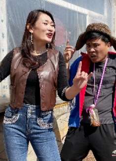 美女出上联：为你吃为你累为你受尽所有罪，对出下联就借钱，爆笑