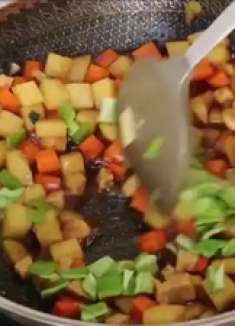 土豆胡萝卜这样做超香，我家隔三差五就做