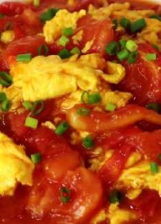 西红柿炒鸡蛋很多人都做错了，难怪不好吃，看饭店大厨如何做的