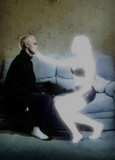 听得懂歌词算我输！Sega Bodega 实验新单「Cicada」歌词 MV