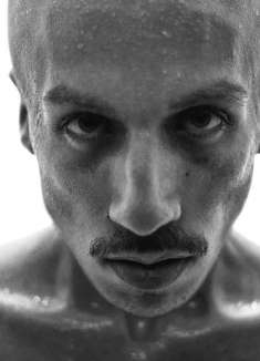 戴好耳机，向自由人生出发