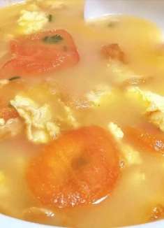 不一样的番茄蛋汤，汤汁白，非常的鲜美，还是那个家乡的味道