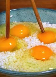 4个鸡蛋，1碗大米，简单一做蓬松暄软轻松解决全家人早餐，太香了