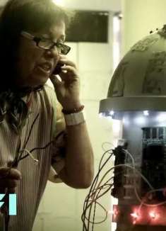 爆笑科幻片，妈宝男的「时间旅行机器」