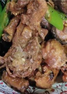 香菇焖鸡，营养丰富，好吃停不下来