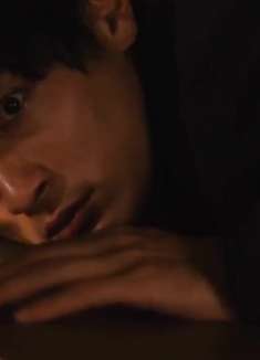 我在你床下第3集-男人穿着纸尿裤藏在女神床底，为女神除掉家暴丈夫