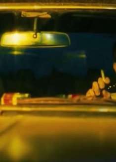 我始终觉得，站在瀑布下的应该是两个人