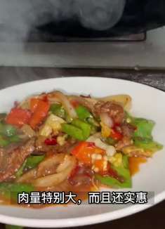 南湖红梅拌面藏在自建房里，30元半碟子肉，狂吃8颗生蒜头太过瘾