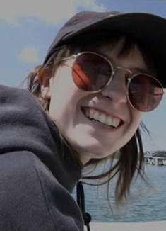 和 Faye Webster 坐下来小酌几杯，聊聊最近的八卦