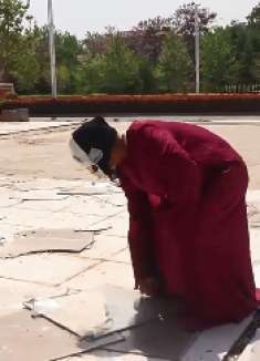 奥特曼真人版：骷髅王说地板不符合它的审美，要进行一番改